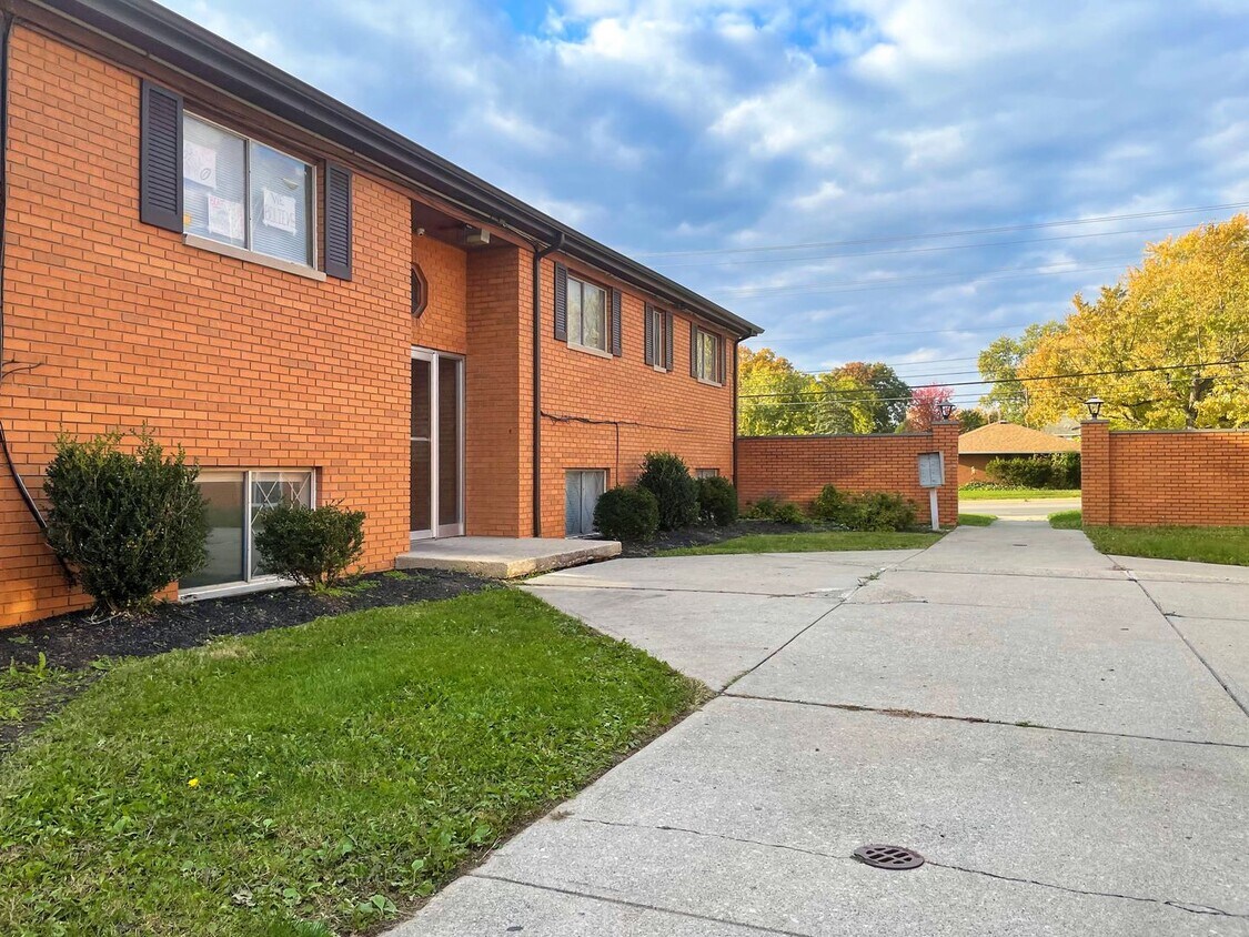 Foto principal - 6601 E. Livingston Avenue