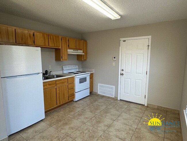 Building Photo - Great 2 Bedroom 1 bath Duplex in Navarre!