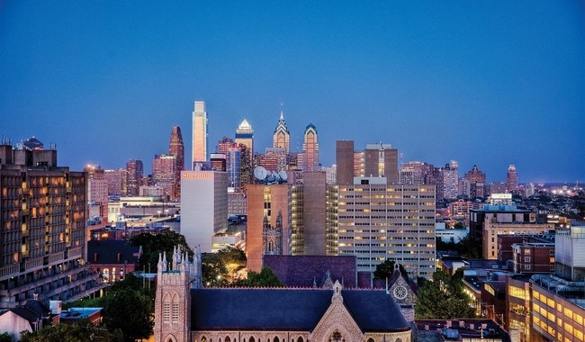 Algunos apartamentos incluyen una ventana mirador con vista al centro de Filadelfia y a U-City - Chestnut Hall