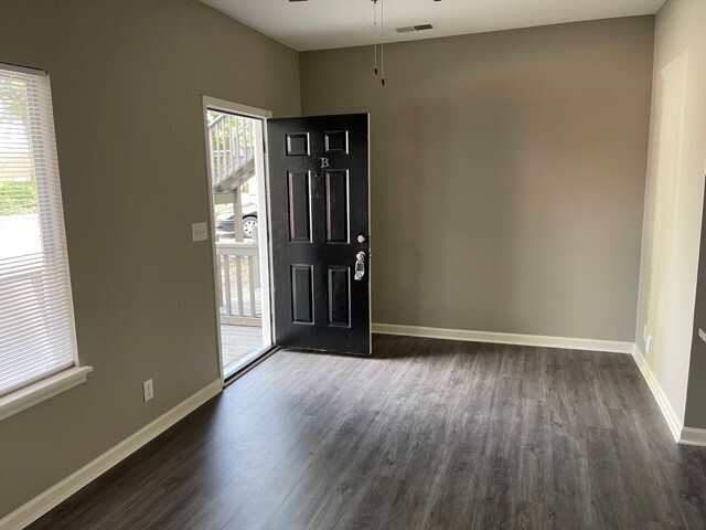 Living Room 1 - Lander Place Apartments- 611 Highland Park Dr