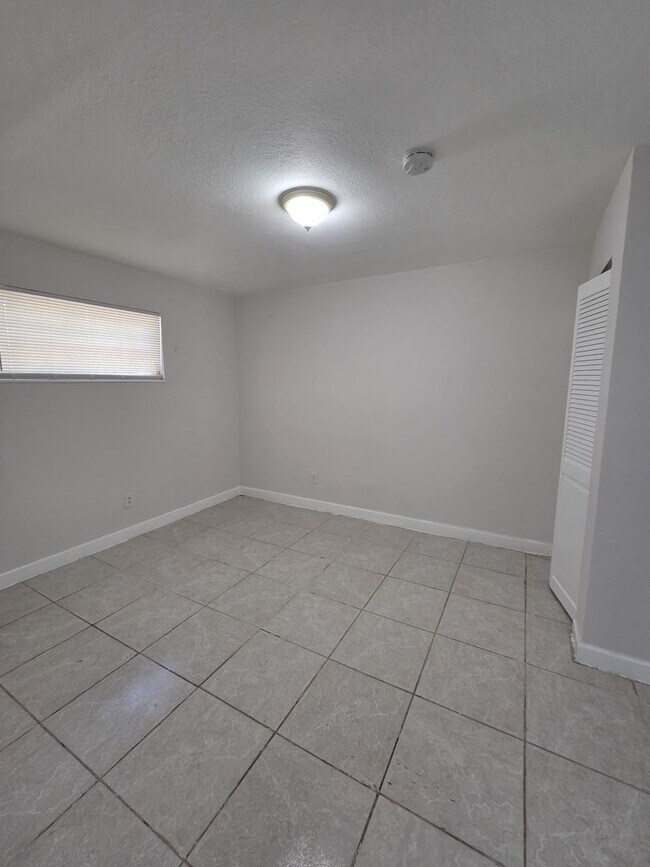 Foto del edificio - 2127 NW 7th St