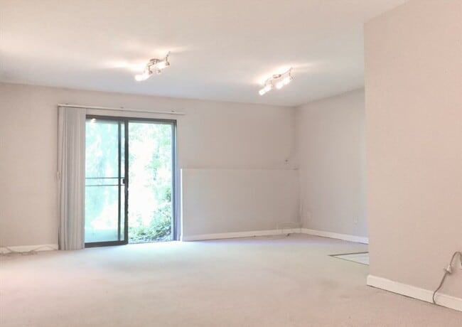 Building Photo - 52 Village Brook Ln