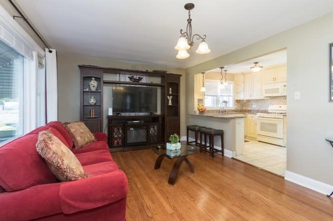 Building Photo - 3233 S 60th Ct