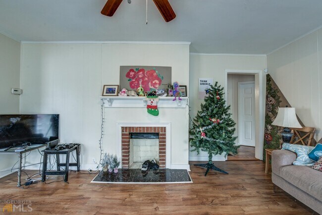 Foto del edificio - 1397 McClelland Ave