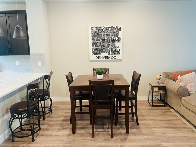 Building Photo - Modern 2 Bedroom Townhome - 15 min from Do...