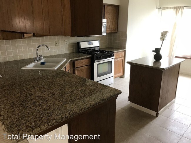 Foto del edificio - 1041 N Oakwood Ct