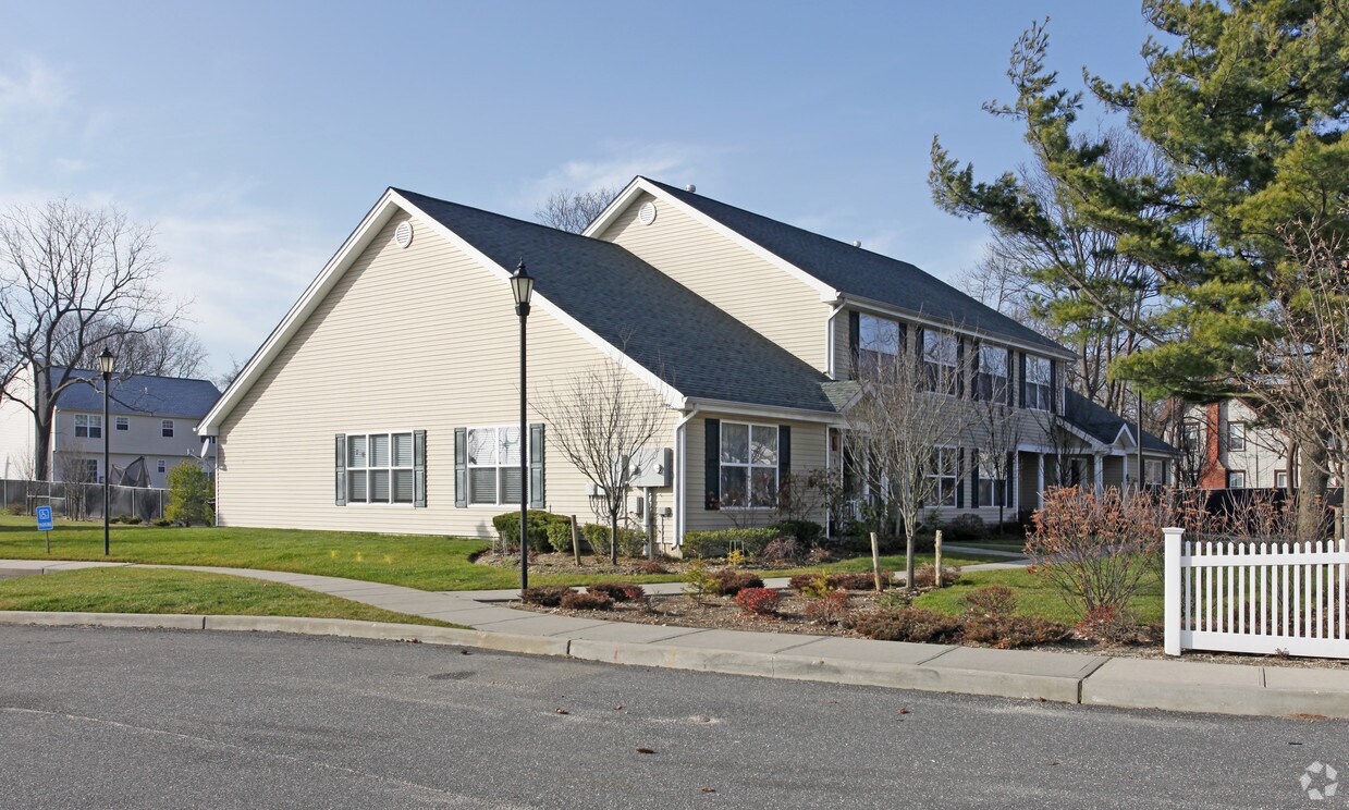 Building Photo - 100-120 Autumn Ct