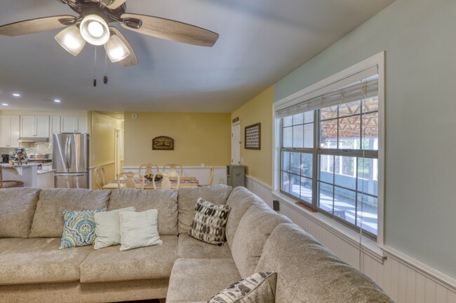 Building Photo - 8109 E Cypress Dr