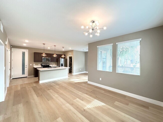 Building Photo - Charleston & 215 Aka Affinity