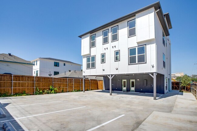 Foto del edificio - 2803 Forest Park Blvd