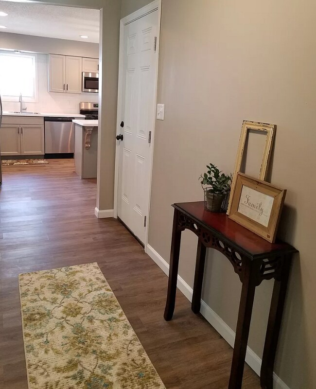 Foto del edificio - 702 N Ivanhoe Dr