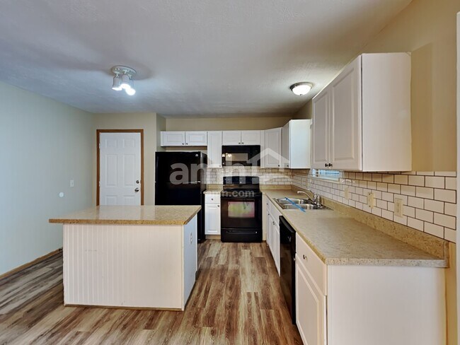 Foto del edificio - 353 W Hunters Dr