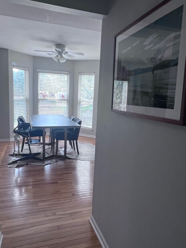Foto del edificio - 1028 Lakewood Cir