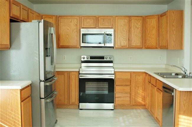 Building Photo - 2947 Chinto Dr