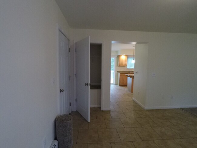 Foto del edificio - 392 Troy Rd