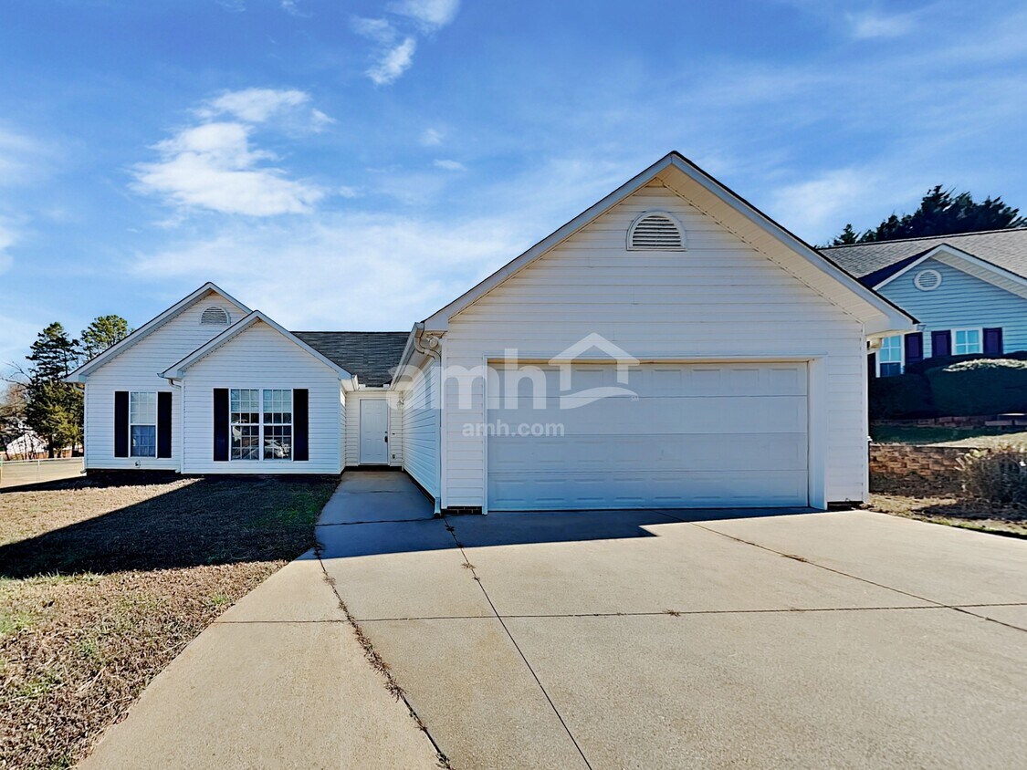 216 Orleans Drive House Rental in Wellford, SC