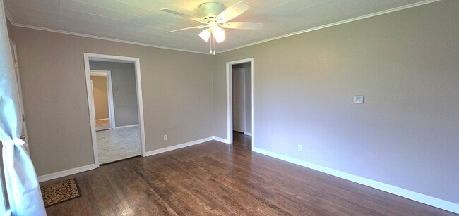 Foto del edificio - Remodeled 2 Bedroom, 2 Living Areas!  $925