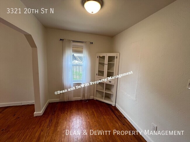 Foto del edificio - 3321 20th St N