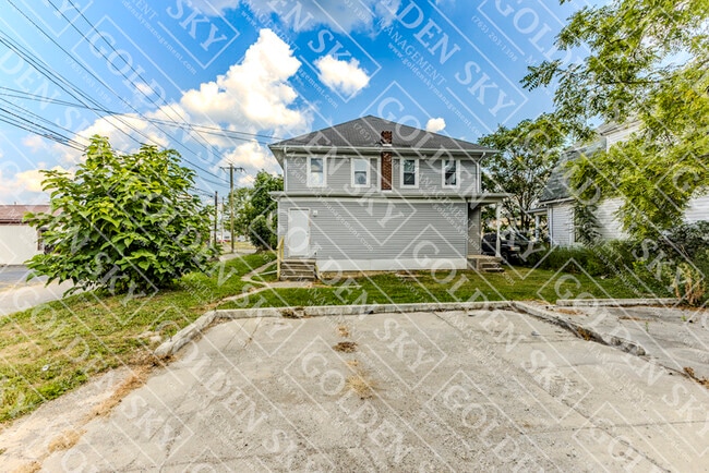 Building Photo - 1821 Grand Ave
