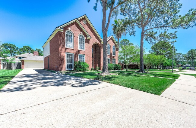Building Photo - 7902 Feather Springs Dr