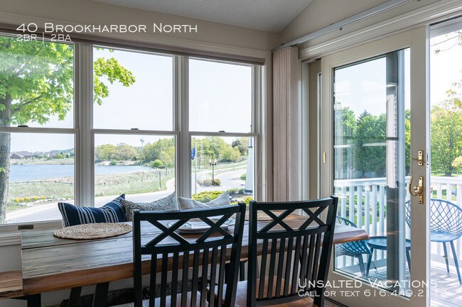 Foto del edificio - Beautiful Water View 2 Bedroom Condo