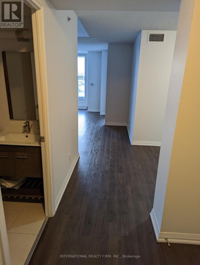 Building Photo - 30 Meadowglen Pl