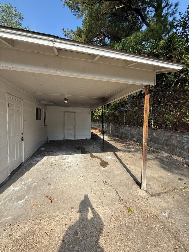 Foto del edificio - ** 3 Bedroom 2 Bath located in Highland Gardens ** Call 334-366-9198 to schedule a self tour