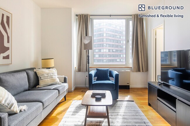 Foto del edificio - 635 W 42nd St