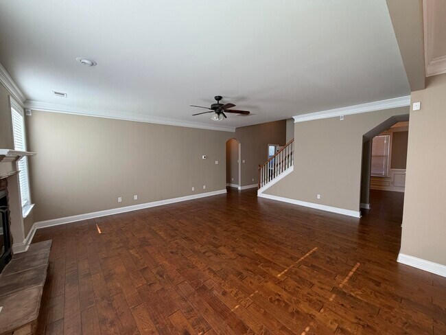 Building Photo - 1440 Summit Way