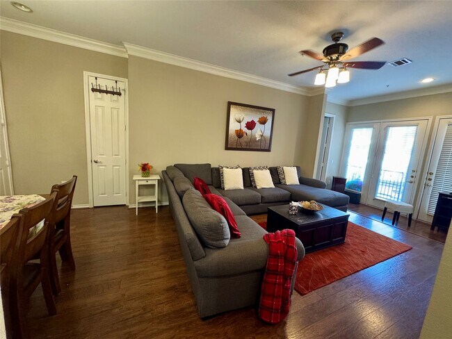 Foto del edificio - 2400 McCue Rd