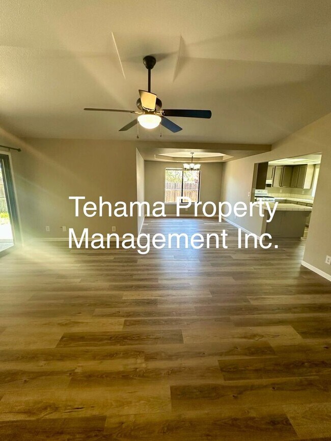Foto del edificio - Beautiful 3 bedroom 2 bath home in Redding, CA