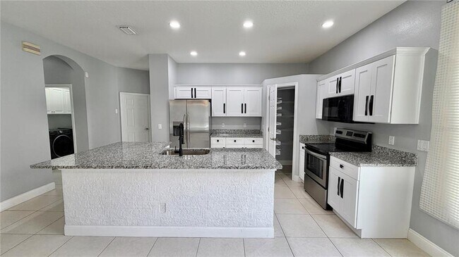 Foto del edificio - 4860 Chalfont Dr