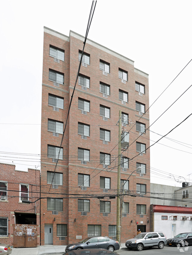 Primary Photo - 715 E 214th St