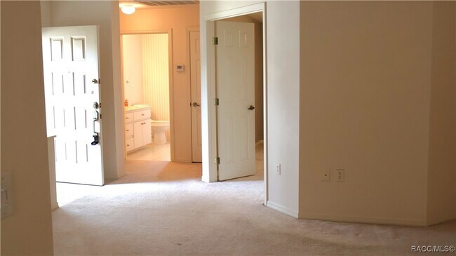 Foto del edificio - 760 W Barrymore Dr