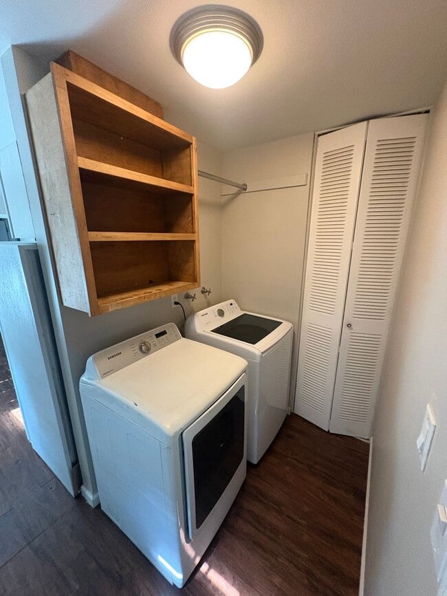 Building Photo - Welcome to this charming 3 bedroom, 2 bathroom home located in Peoria, IL.