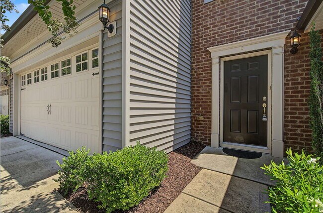Foto del edificio - 3-Bed Townhome in Brier Creek
