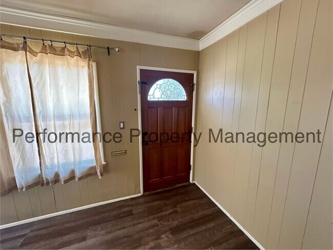 Foto del edificio - Charming 2 Bed/1 Bath N Bakersfield Home w...