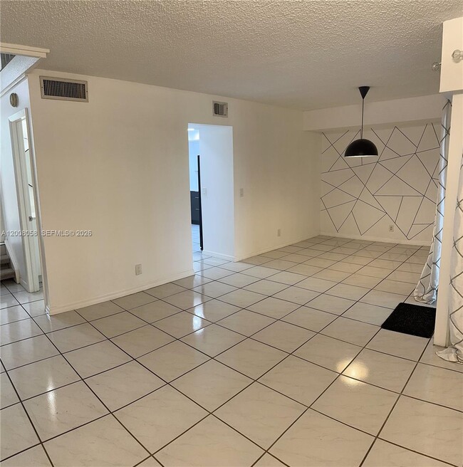 Foto del edificio - 40 Chestnut Cir