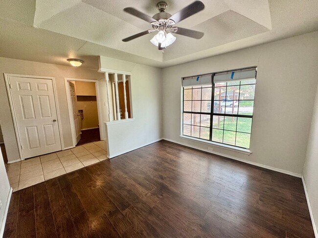 Foto del edificio - Charming 3-Bedroom Home with Covered Patio...