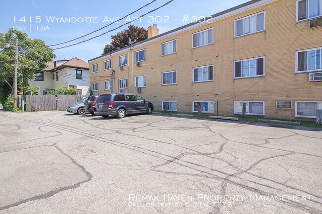 Building Photo - 1415 Wyandotte Ave