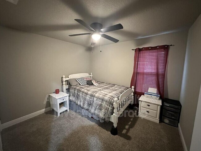 Foto del edificio - 3021 Tiffany Ln