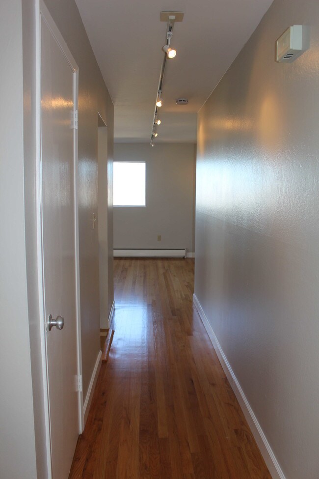 Building Photo - 740 Rhode Island St