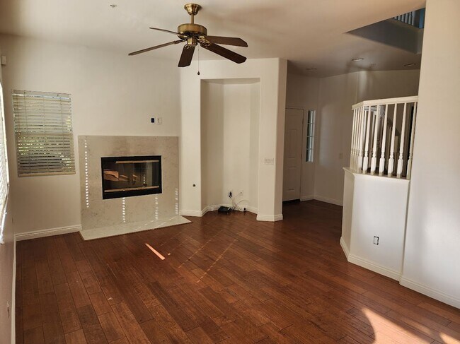 Foto del edificio - South Temecula 3 Bedroom Townhome with 2 C...