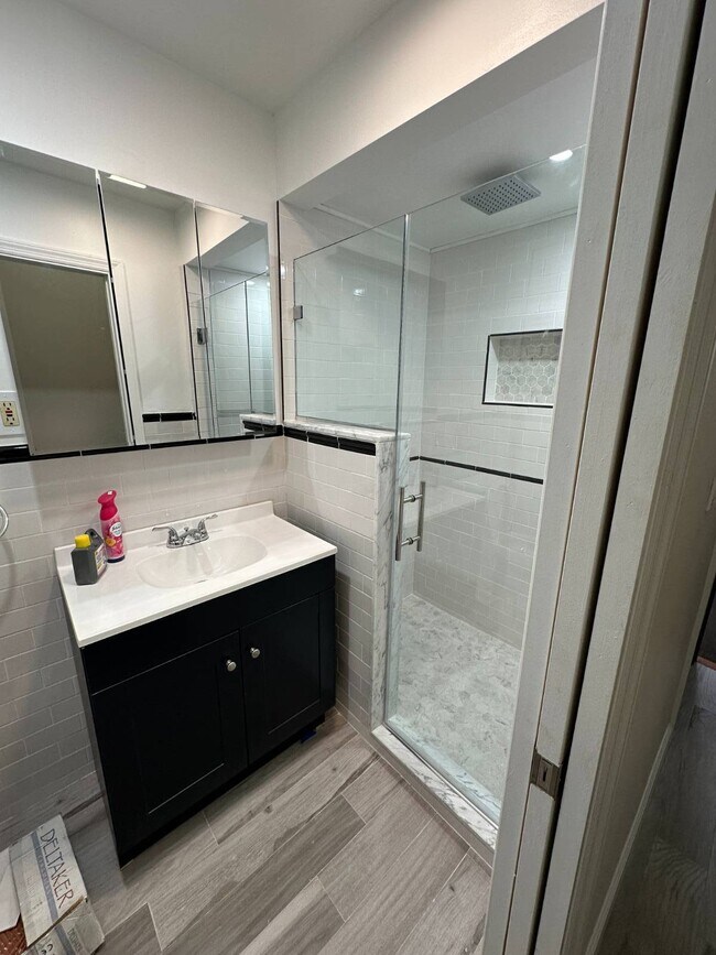 Foto del edificio - 66-13 60th Ln