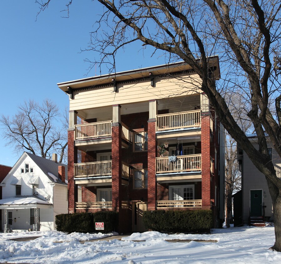 Building Photo - 3336 Gillham Rd