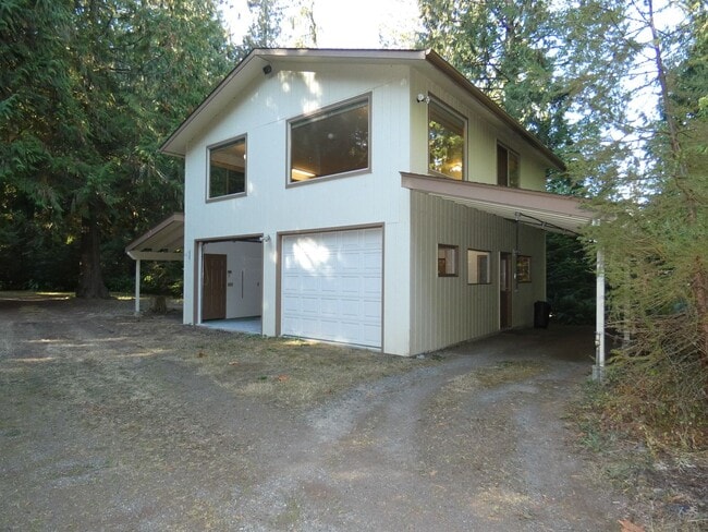 Building Photo - Spacious Studio Shop