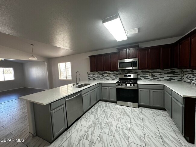 Foto del edificio - 2405 Sparrow Point St