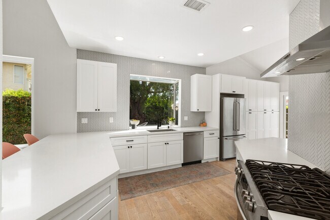 Building Photo - 4560 Sea Bluff Cir