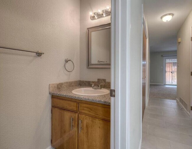 Building Photo - Central and updated 3 bedroom 1.5 bath tow...