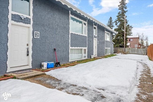 The Single-Family Alternative: 3BD/2BA Triplex Unit with Modern Comforts - The Single-Family Alternative: 3BD/2BA Triplex Unit with Modern Comforts Apartment